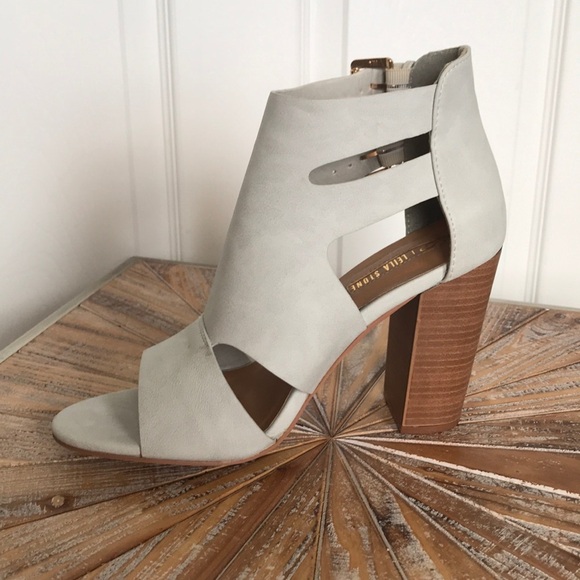 NIB Leila Stone Dove Grey Faux Suede Heels Size 10 - Picture 7 of 10